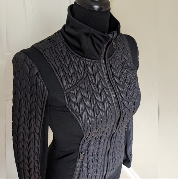 Zella Black Zip Textured Jacket - Picture 4 of 7